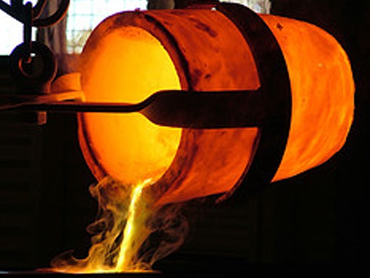 Crucible pouring molten metal